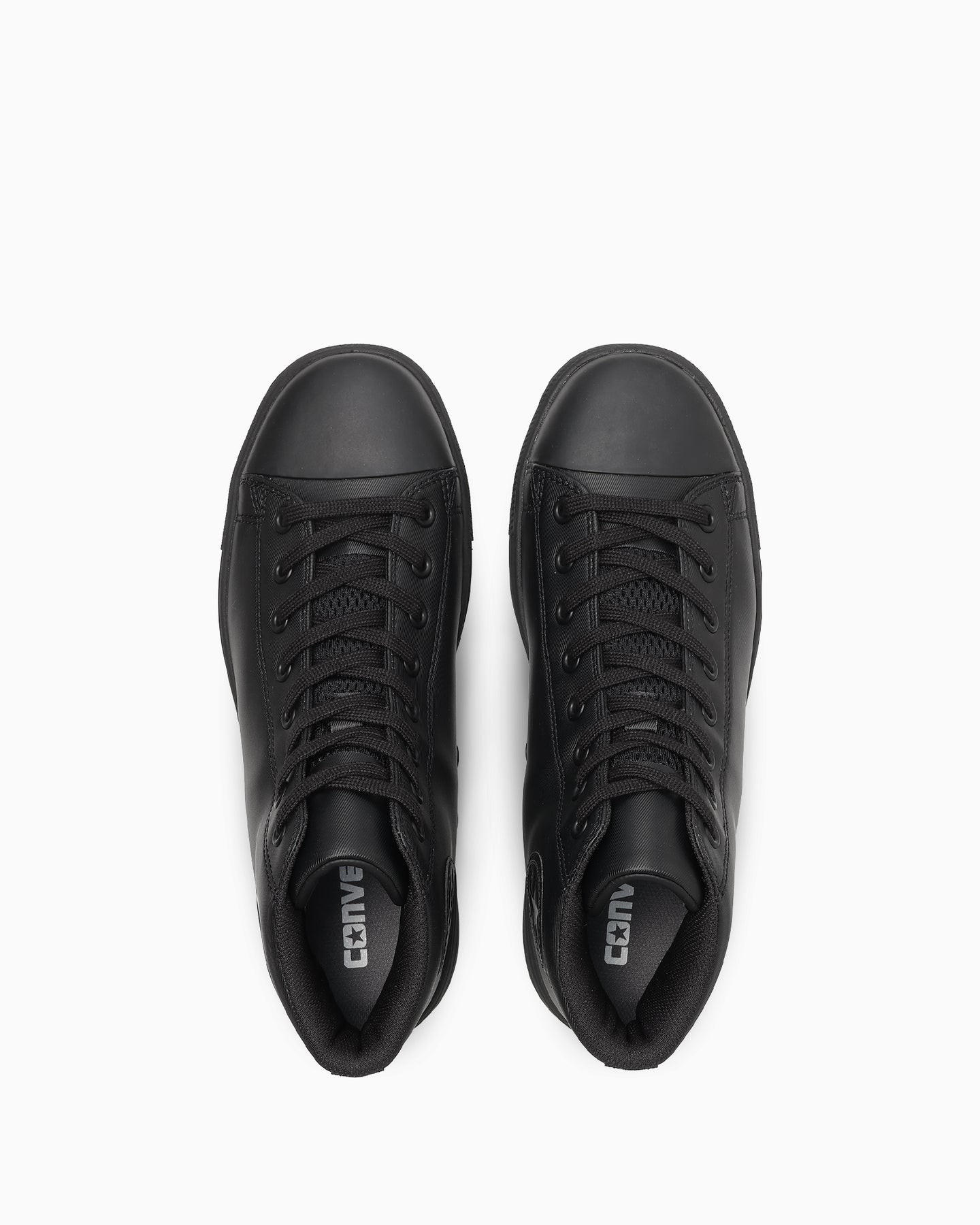 ブラック・ブラックモノクローム・ナチュラルホワイト・レッドの４色、23.0cmから30.0cmまで13サイズを展開。自分に合った一足が選択可能。