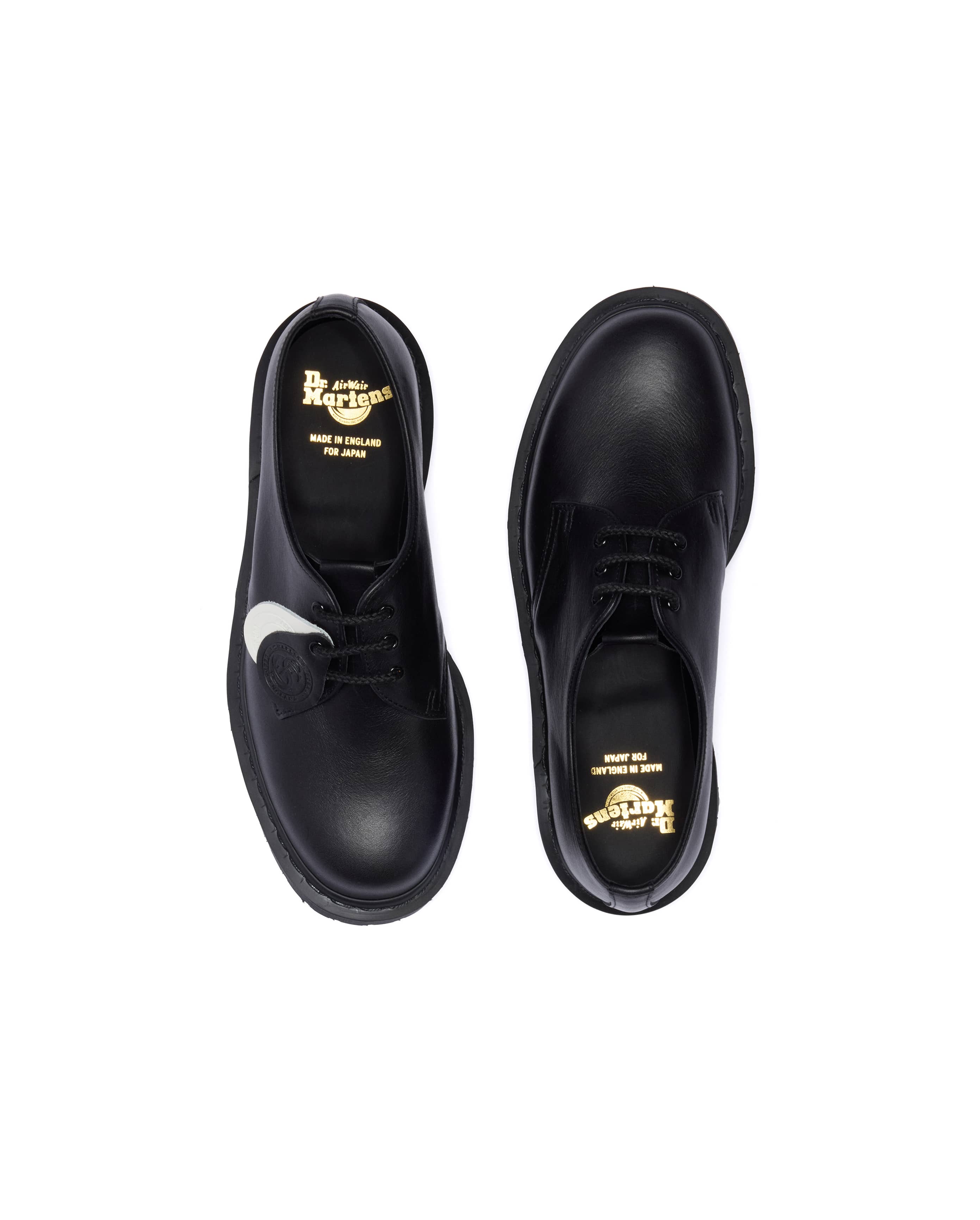 オリジナルのブラックBEXバウンシングソールとグッドイヤーウェルト製法を採用し、着用時の快適性と耐久性を両立。