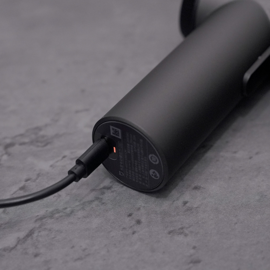 <p>汎用性の高いUSB Type-C充電に対応。スマホの充電器やモバイルバッテリーでもOK。</p>