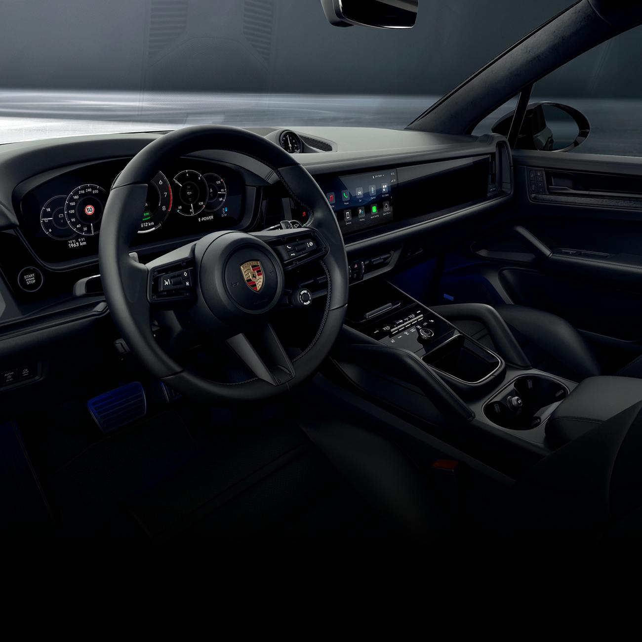 <p>ポルシェクレストがエンボス加工されたヘッドレストが備わったメモリーパッケージ搭載コンフォート シート (14段階電動調整)。<br>GTデザインのヒーター付き多機能スポーツステアリング。</p>