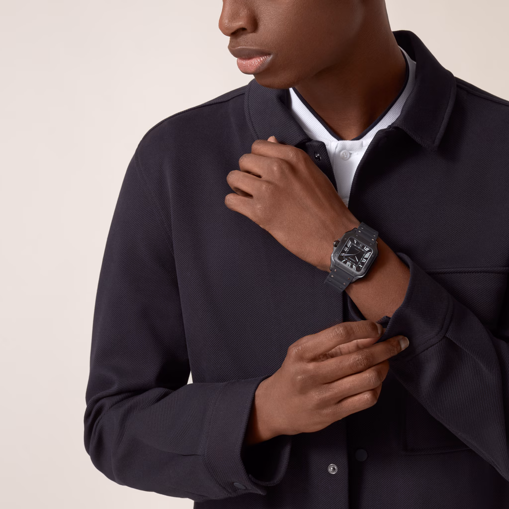 <p>強靭なADLCコーティングを施したケース。100m防水と堅牢性で、頼れる相棒に。</p>