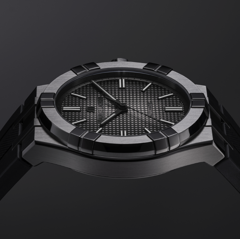 <p>ガンメタル PVD コーティングと中心部から濃くなるフュメダイヤル(Clous de Paris 模様)が光の角度で表情を変える。限定 888 本モデルで所有感を備える。ブラックラバーストラップと模様のコントラストがカジュアルファッション・ストリートスタイルにも合う。</p>