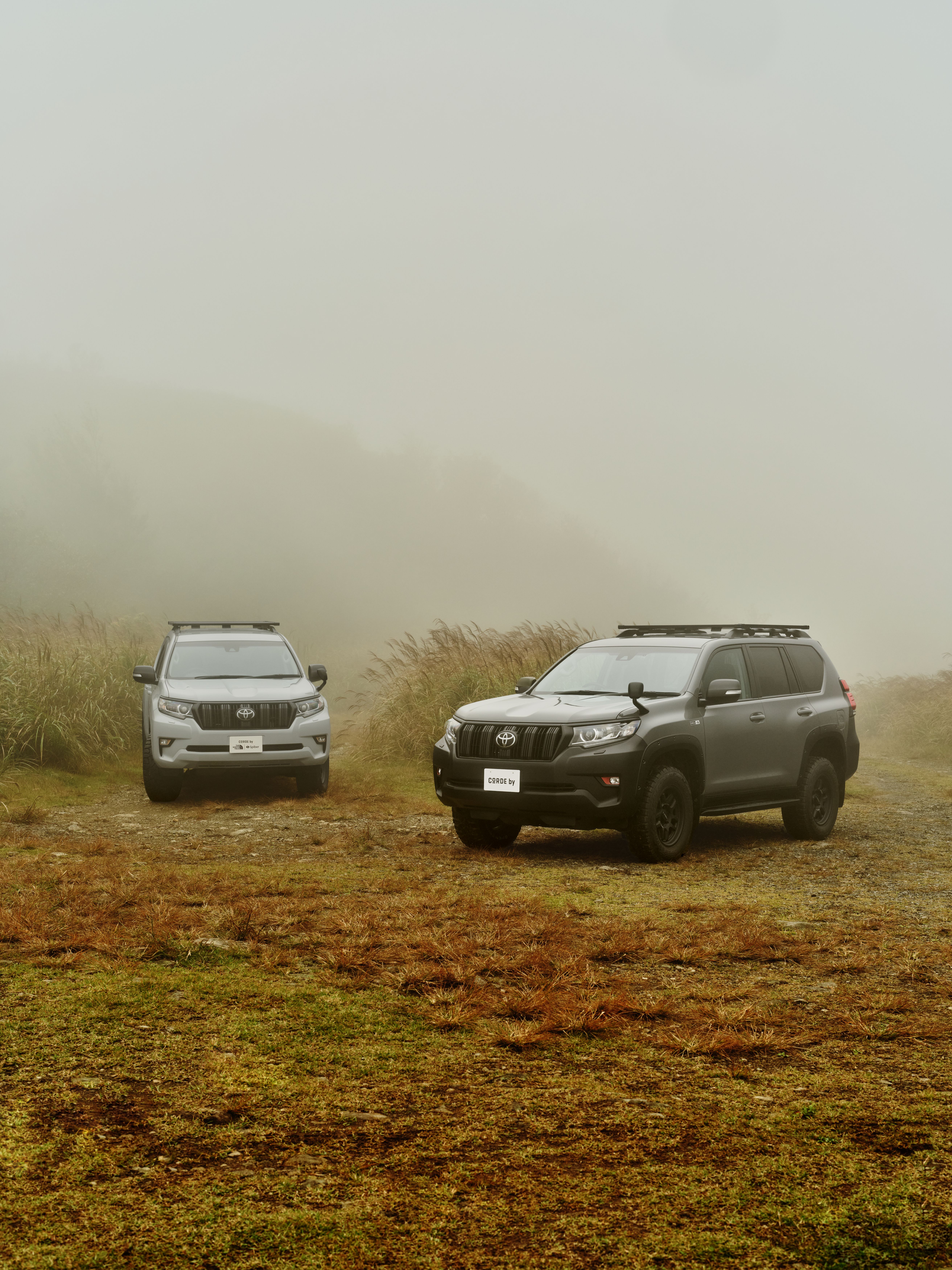 <p>グラファイトグレー(ブランドカラー)とメルドグレー(ジオドーム4着想)の2モデルを展開。アウトドア愛好者のカーライフや、街中での使用にも適応。</p>