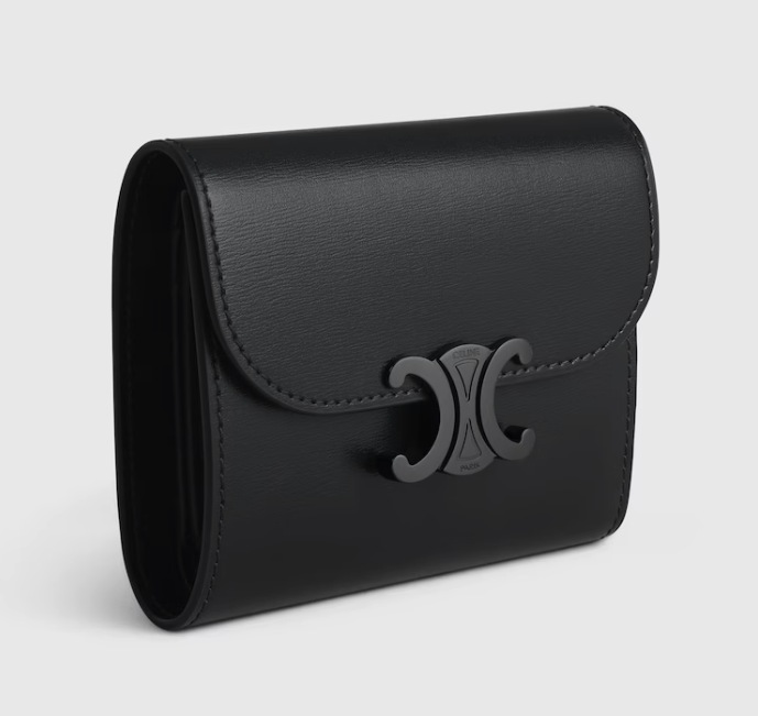 <p>10.5×8.5×4cmのサイズで、小さなバッグでも収納しやすい設計。ブラックを含む複数展開で好みに合わせて選択可能。</p>