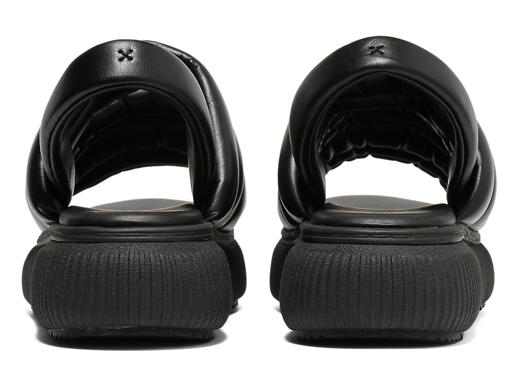 <p>軽量性とクッション性に優れたFF BLASTミッドソールを搭載。長時間の歩行でも快適な履き心地を提供。</p>