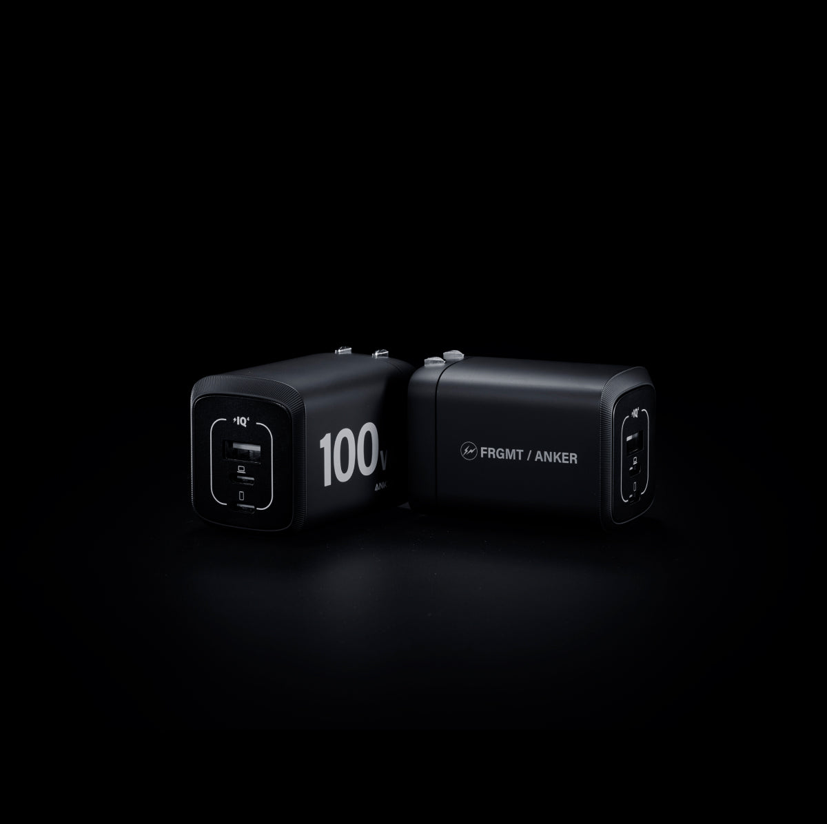 <p>最大100W出力の3ポートUSB急速充電器で、ノートPCやスマートフォンを同時に急速充電可能。外出先での作業効率を向上させます。</p>