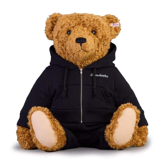 <p>全長70cmの大型テディベア。存在感も抜群。</p>