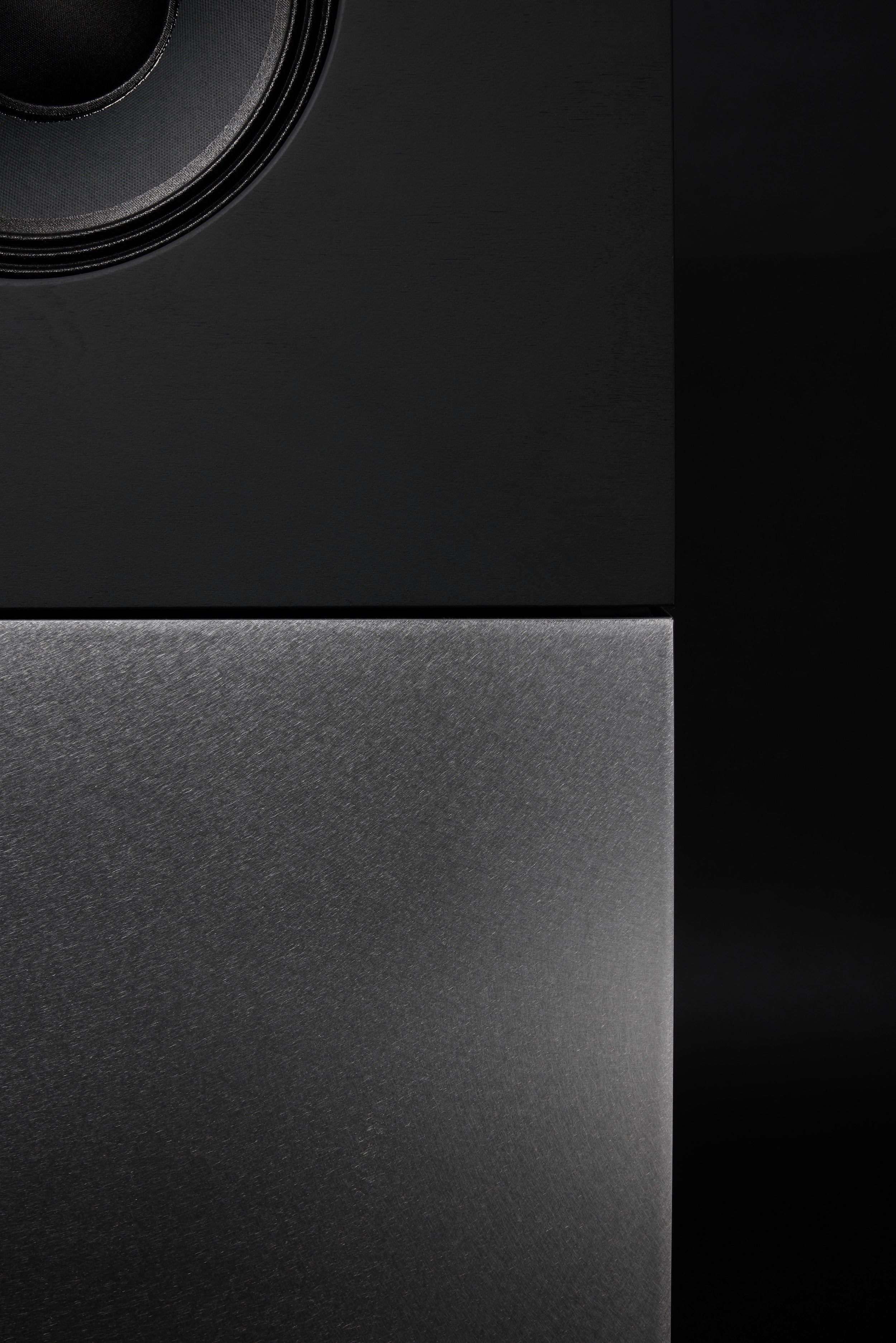 <p>アナログRCAやオプティカルなど複数端子で簡単接続。ターンテーブルやストリーマーにも直接繋げられ、日常的な音楽体験が拡張できる。</p>