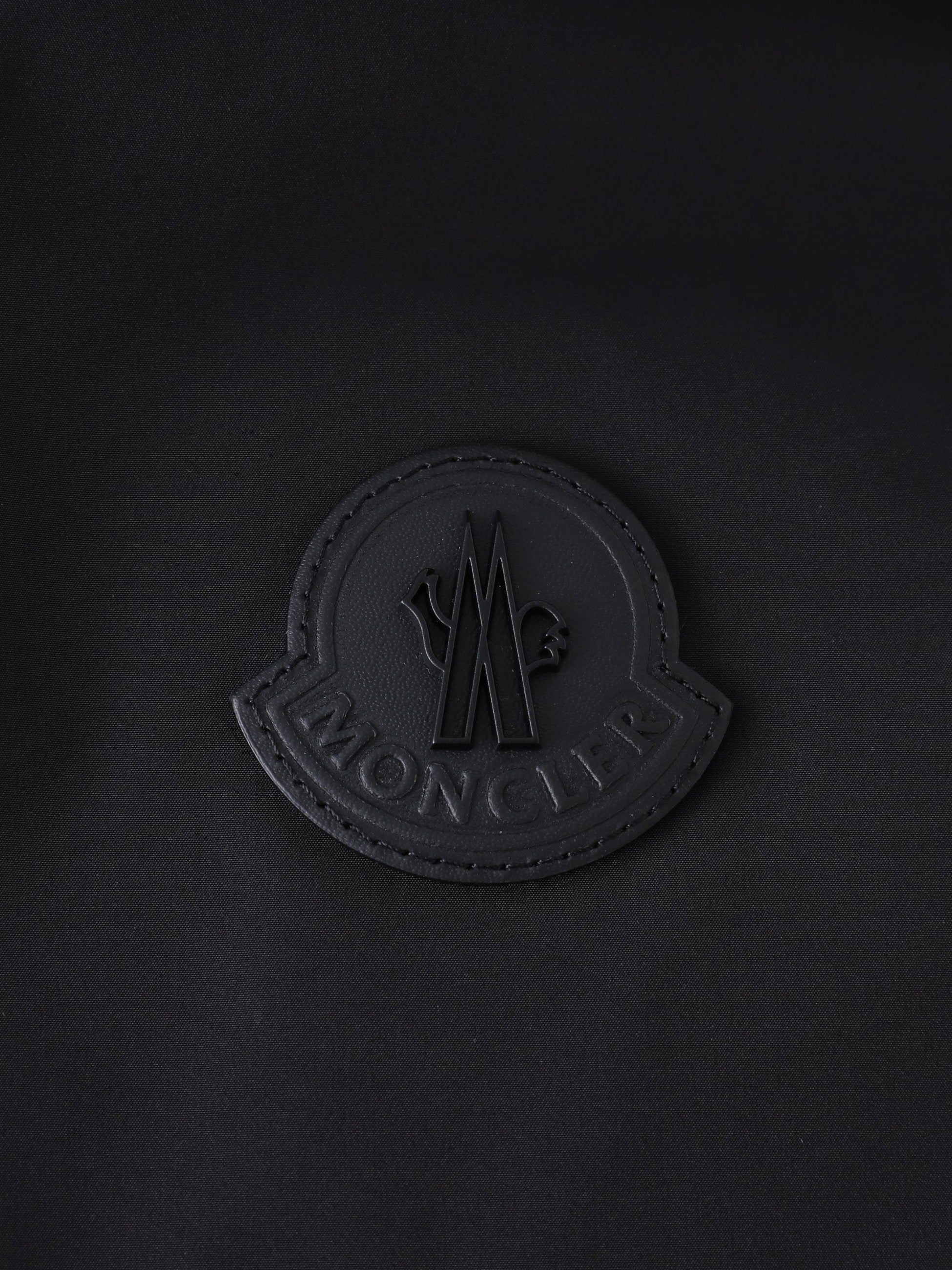 <p>ブラックカラーは世界でロンハーマン限定展開。特別感のある一着で、他と差をつけるスタイルを実現。</p>